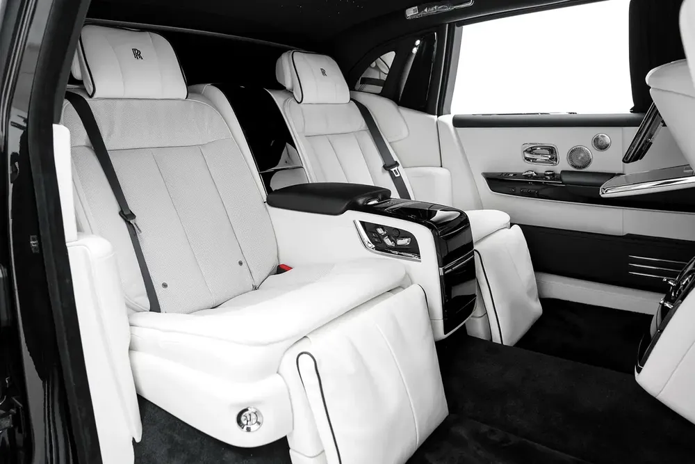 2026 ROLLS-ROYCE PHANTOM EWB WITH WARRANTY AND SERVICE CONTRACT - Image 11