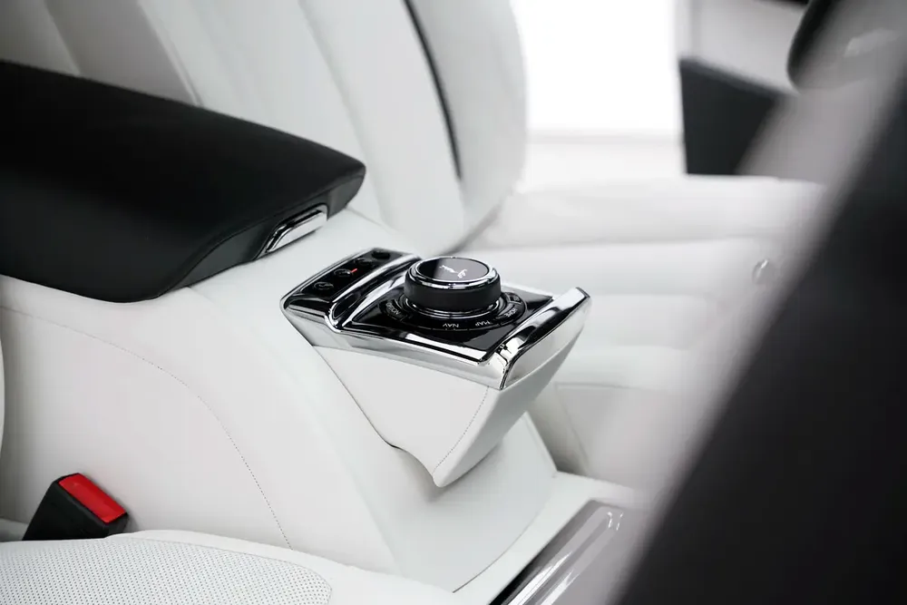 2026 ROLLS-ROYCE PHANTOM EWB WITH WARRANTY AND SERVICE CONTRACT - Image 13