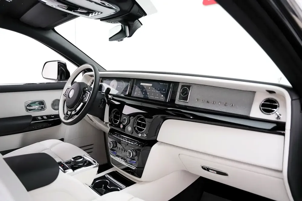 2026 ROLLS-ROYCE PHANTOM EWB WITH WARRANTY AND SERVICE CONTRACT - Image 7