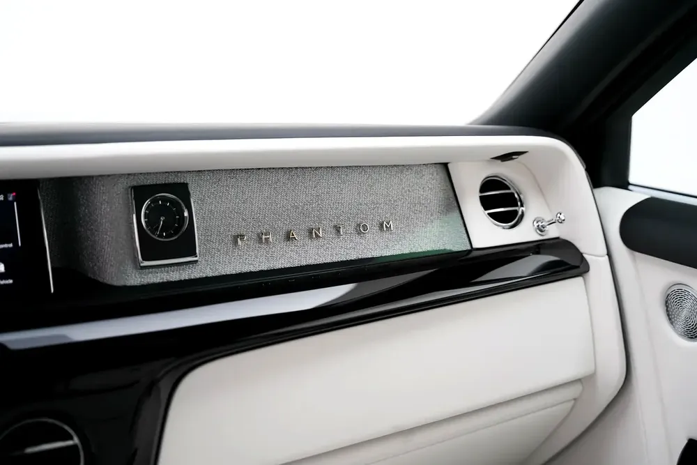 2026 ROLLS-ROYCE PHANTOM EWB WITH WARRANTY AND SERVICE CONTRACT - Image 9