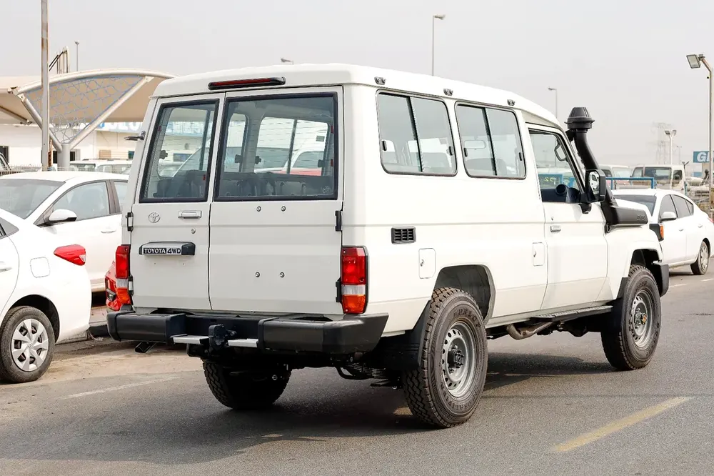 LHD - TOYOTA LANDCRUISER 78 4.2L 4WD DIESEL HARD TOP MANUAL - EXPORT ALLOWED TO LIBERIA ONLY - Image 4