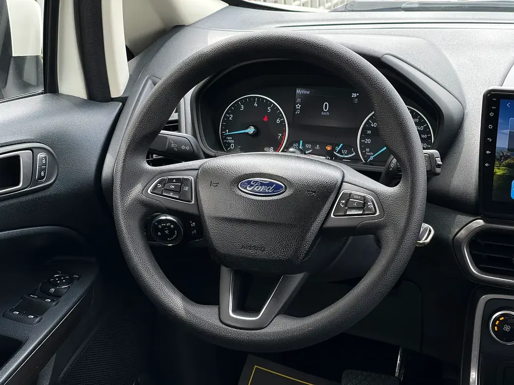 UNLIMITED MILEAGE WARRANTY / LEATHER SEATS + TREND + NAVIGATION + CAMERA + ALLOY WHEELS + CAR PLAY - Image 12