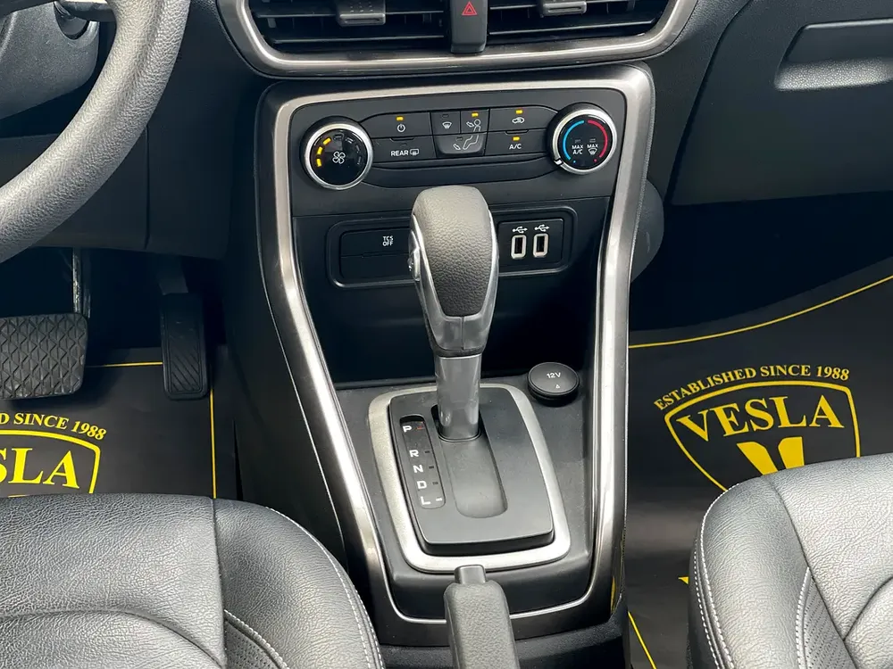 UNLIMITED MILEAGE WARRANTY / LEATHER SEATS + TREND + NAVIGATION + CAMERA + ALLOY WHEELS + CAR PLAY - Image 15