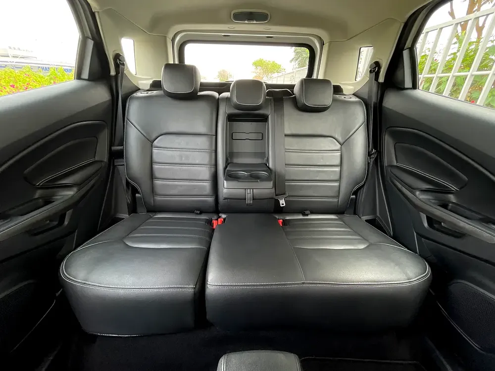 UNLIMITED MILEAGE WARRANTY / LEATHER SEATS + TREND + NAVIGATION + CAMERA + ALLOY WHEELS + CAR PLAY - Image 18