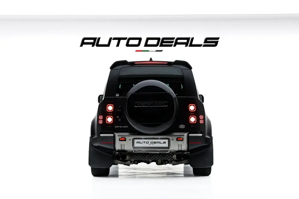 2023 Land Rover Defender 110 X P400 | GCC | Excellent Overall Condition | Spacious Luxury Cabin - Image 4
