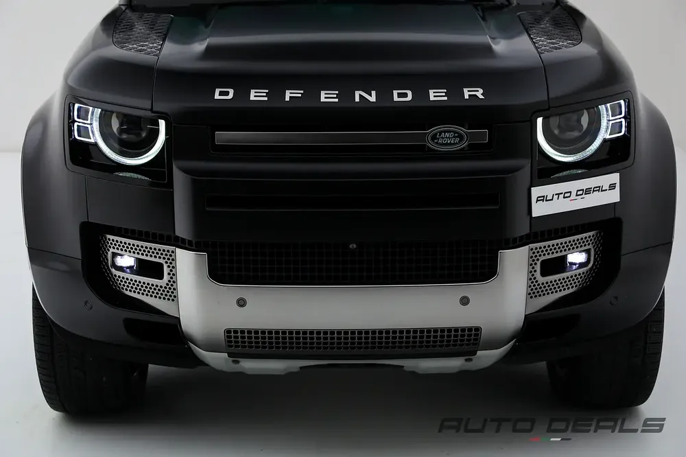 2023 Land Rover Defender 110 X P400 | GCC | Excellent Overall Condition | Spacious Luxury Cabin - Image 6
