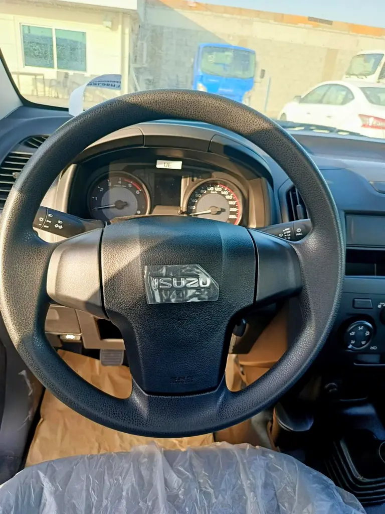 Isuzu D-MAX 2.5L - Image 4