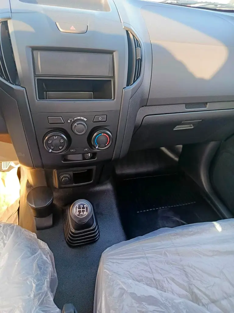 Isuzu D-MAX 2.5L - Image 7