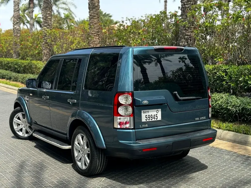 Land Rover LR4 HSE 2011 - GCC Specs - Well Maintained - Image 4