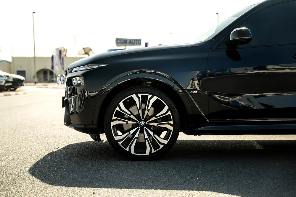 BMW X7 M60i Agency Warranty Full Service History GCC  2024 Low Mileage 4.4L Twin Turbo V8 - Image 4