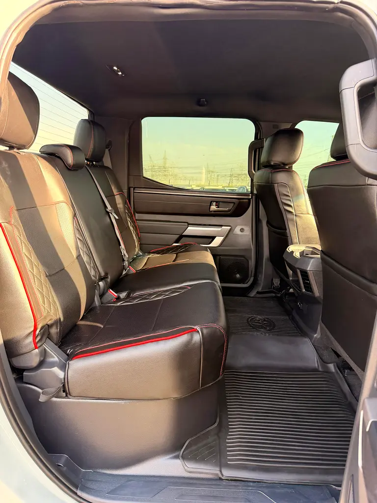 2025 Toyota Tundra SR5  - 4X4- FULL OPTION  - Well Maintained - Image 11