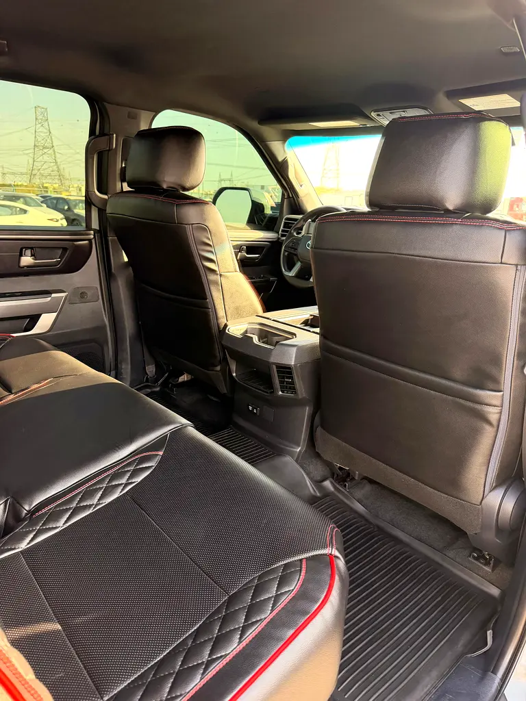 2025 Toyota Tundra SR5  - 4X4- FULL OPTION  - Well Maintained - Image 12