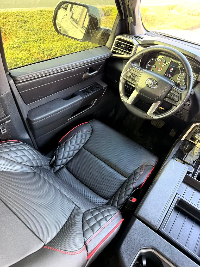 2025 Toyota Tundra SR5  - 4X4- FULL OPTION  - Well Maintained - Image 16