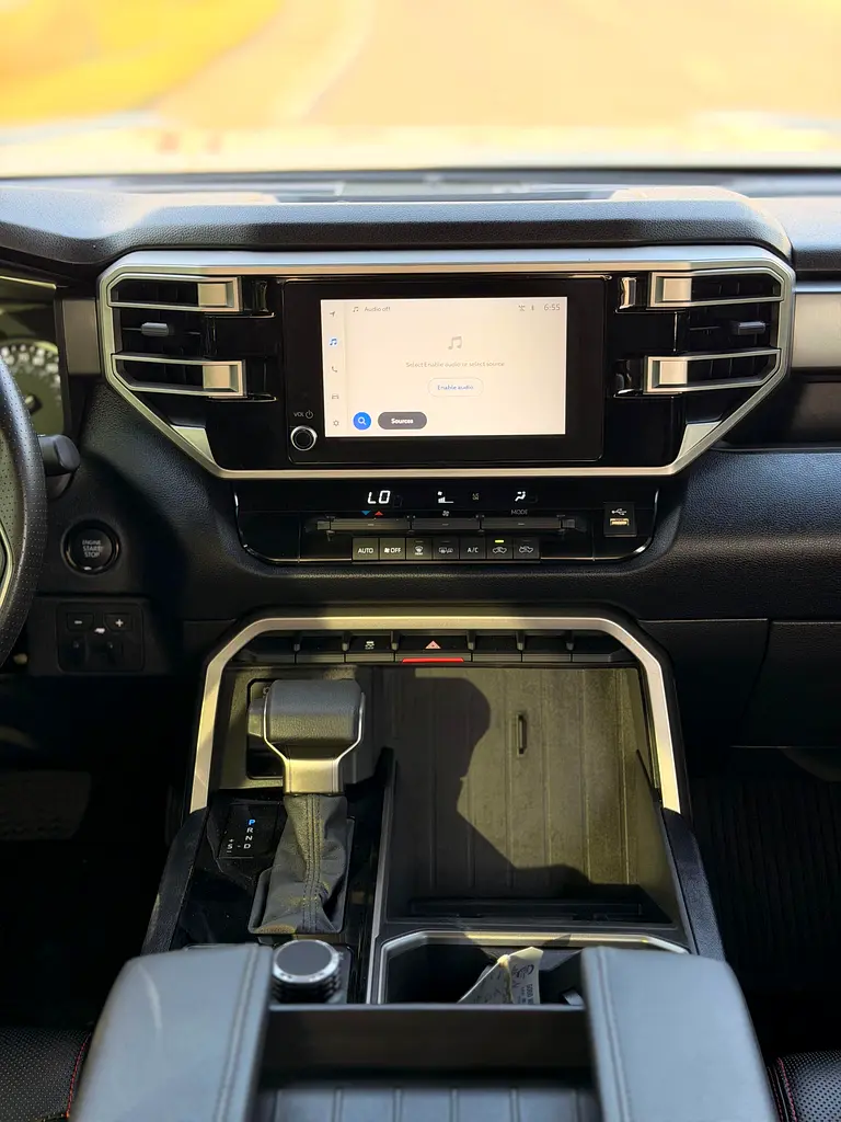 2025 Toyota Tundra SR5  - 4X4- FULL OPTION  - Well Maintained - Image 7