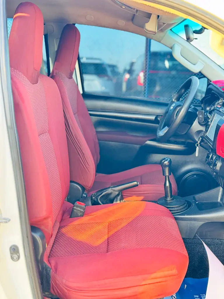 Toyota Hilux // Diesel Engine // 4 WD drive // power window // Gcc space // good conditions - Image 12