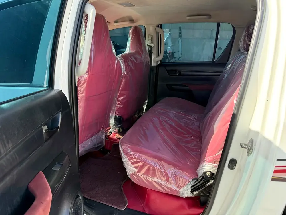 Toyota Hilux // Diesel Engine // 4 WD drive // power window // Gcc space // good conditions - Image 6