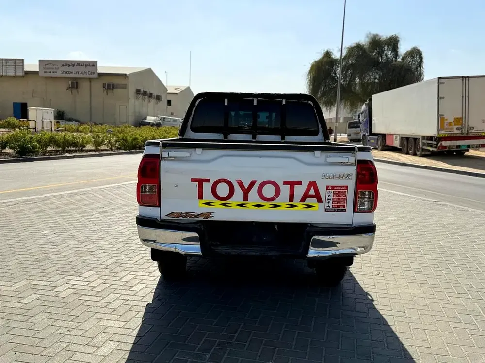 Toyota Hilux // Diesel Engine // 4 WD drive // power window // Gcc space // good conditions - Image 9
