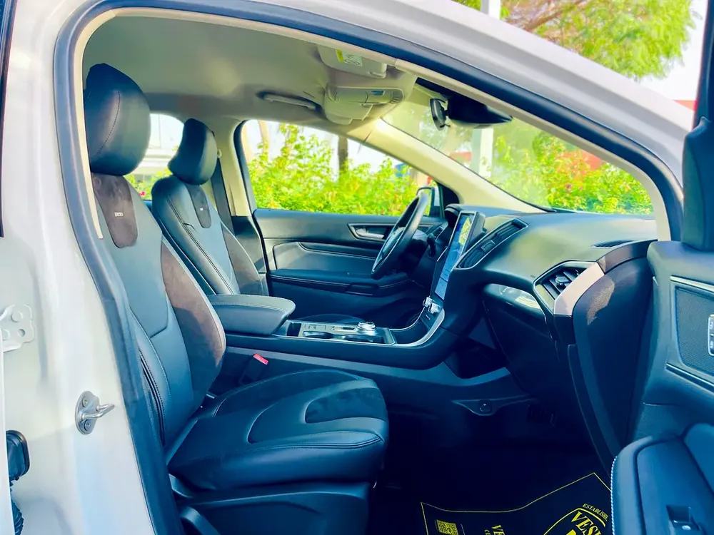 DEALER WARRANTY + FREE SERVICE UNTIL 09/2028 / LEATHER SEATS + BIG SCREEN / IN HOUSE FINANCE - Image 17