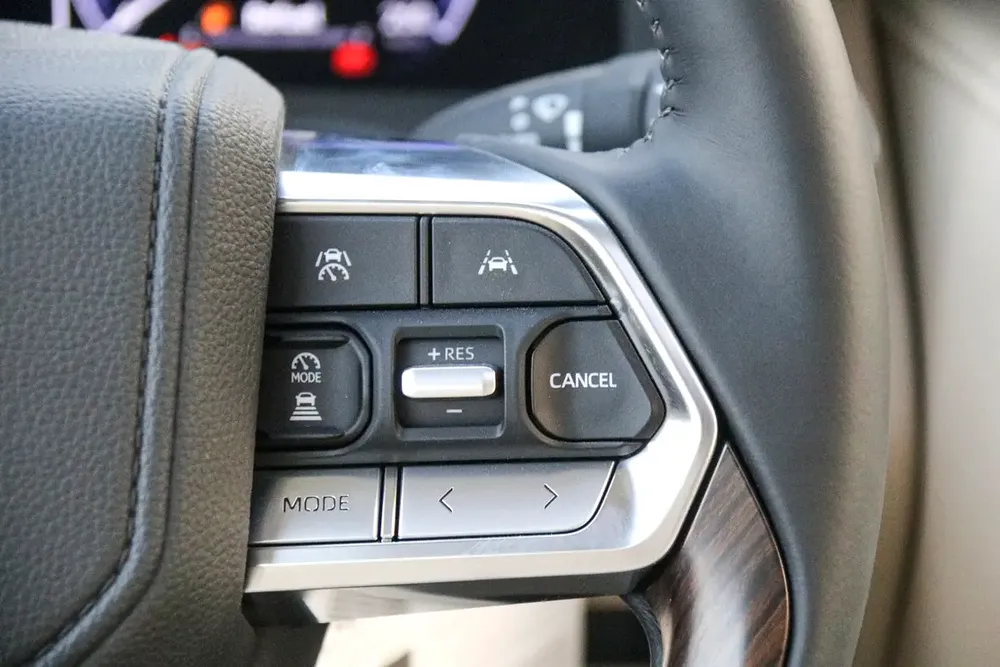 LAND CRUISER 3.5 HYBRID VX-V100 2025 - For Export - Image 11