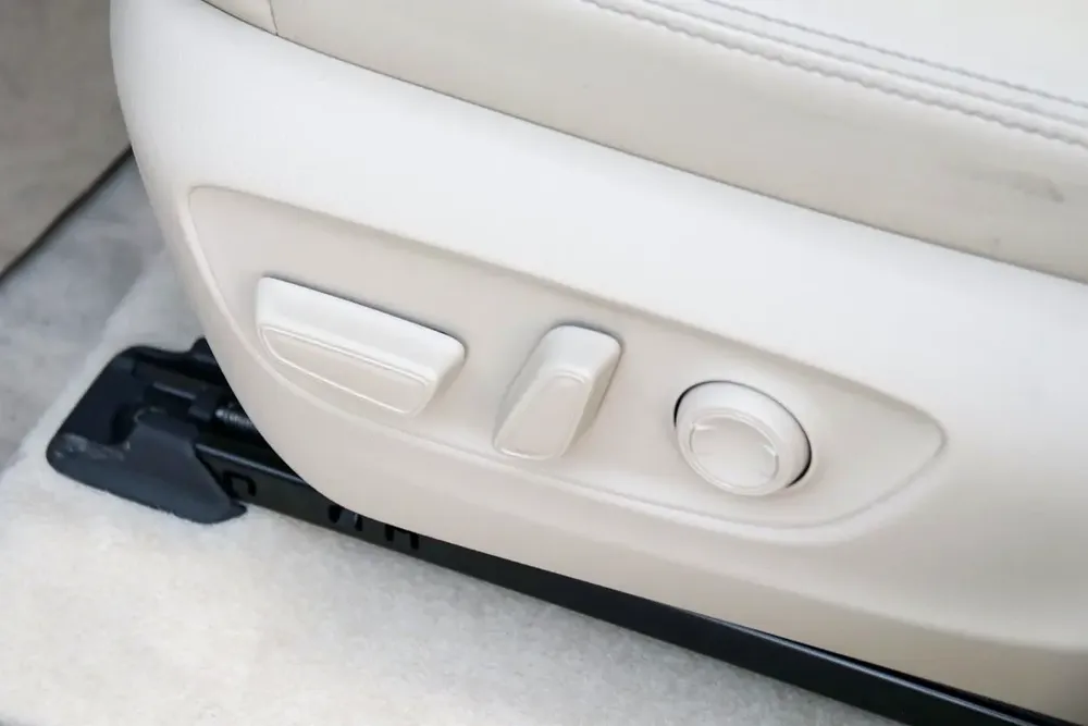 LAND CRUISER 3.5 HYBRID VX-V100 2025 - For Export - Image 8