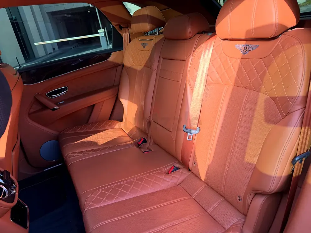 Bentley Bentayga W12 GCC | Bentley Reviews May 2026 | Rare UAE Colour | Collector-Level Condition - Image 9