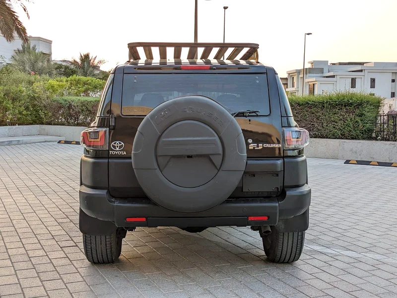 TOYOTA FJ CRUISER 2011 GCC IN EXCELLENT CONDITION - Image 16