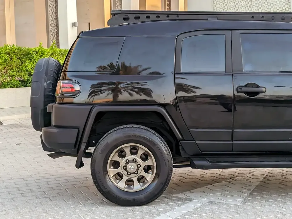 TOYOTA FJ CRUISER 2011 GCC IN EXCELLENT CONDITION - Image 18
