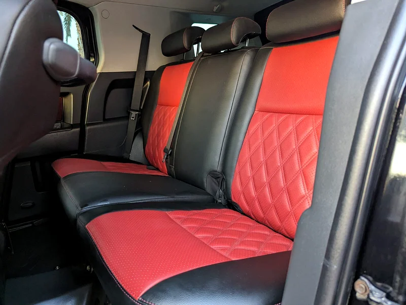 TOYOTA FJ CRUISER 2011 GCC IN EXCELLENT CONDITION - Image 4