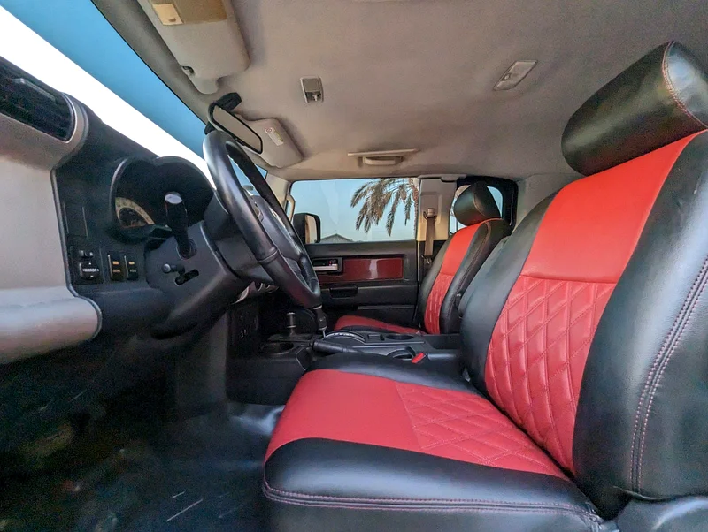 TOYOTA FJ CRUISER 2011 GCC IN EXCELLENT CONDITION - Image 6