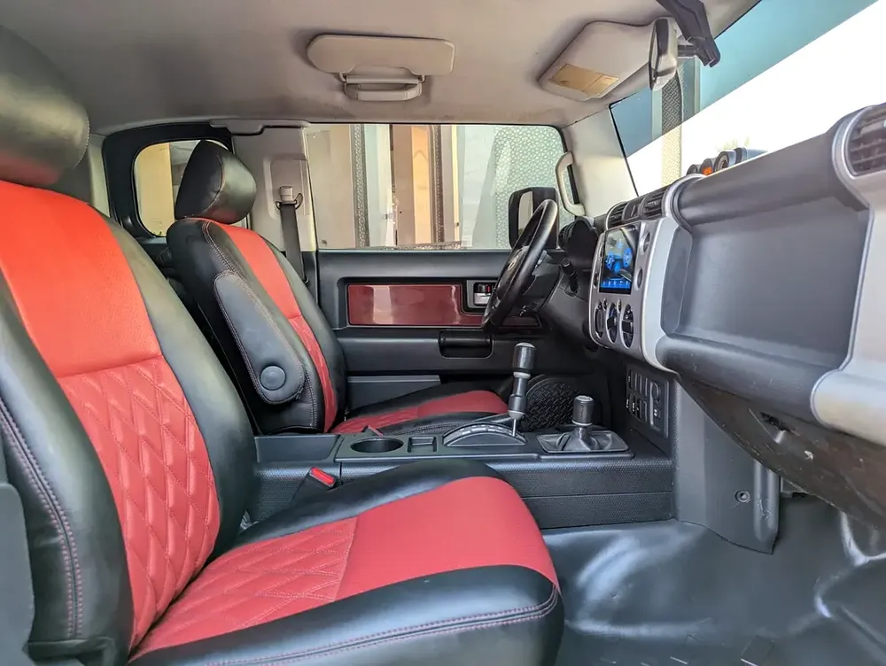TOYOTA FJ CRUISER 2011 GCC IN EXCELLENT CONDITION - Image 7