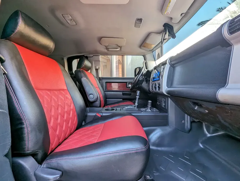 TOYOTA FJ CRUISER 2011 GCC IN EXCELLENT CONDITION - Image 8