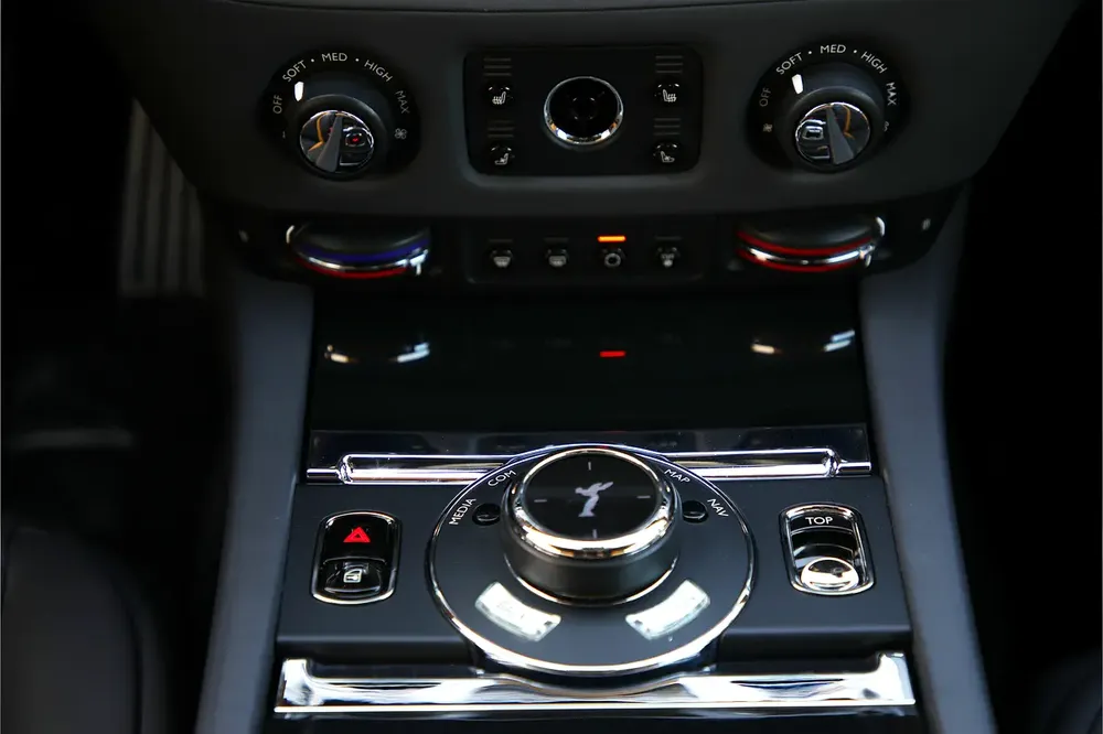 Rolls-Royce Dawn 2018 GCC Specs - Luxurious Convertible - Image 17