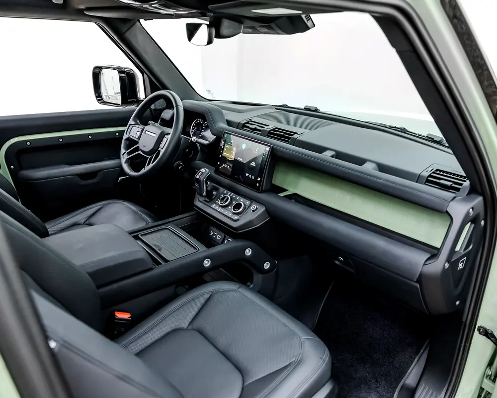 LAND ROVER DEFENDER 90 75TH ANNIVERSARY EDITION V6 - 2023 - GCC - ALT AYER WARRANTY AND SERVICE - Image 5