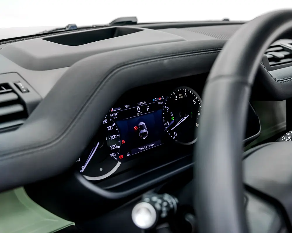 LAND ROVER DEFENDER 90 75TH ANNIVERSARY EDITION V6 - 2023 - GCC - ALT AYER WARRANTY AND SERVICE - Image 9