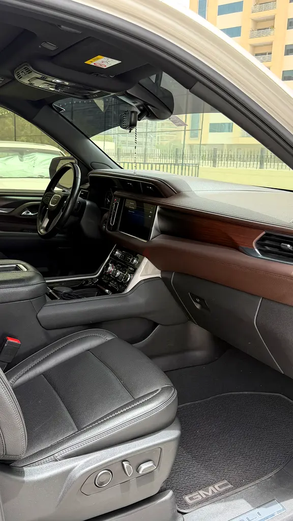 GMC Yukon Denali 2021 | GCC Specs | Low Mileage | Full Service History - Image 4