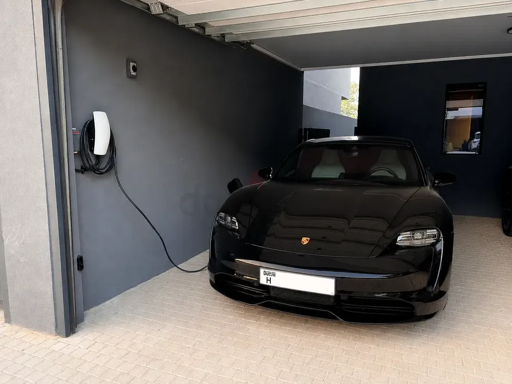 Porsche Taycan Standard Battery Performance Plus - Image 4
