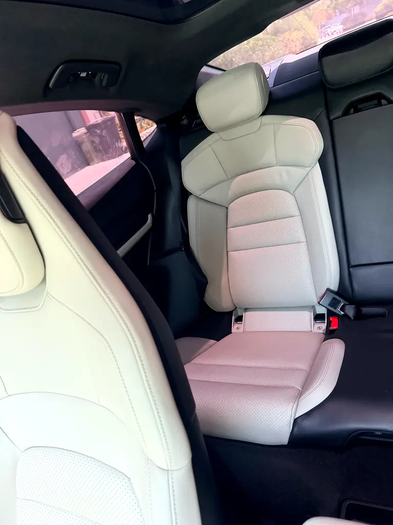 Porsche Taycan Standard Battery Performance Plus - Image 9