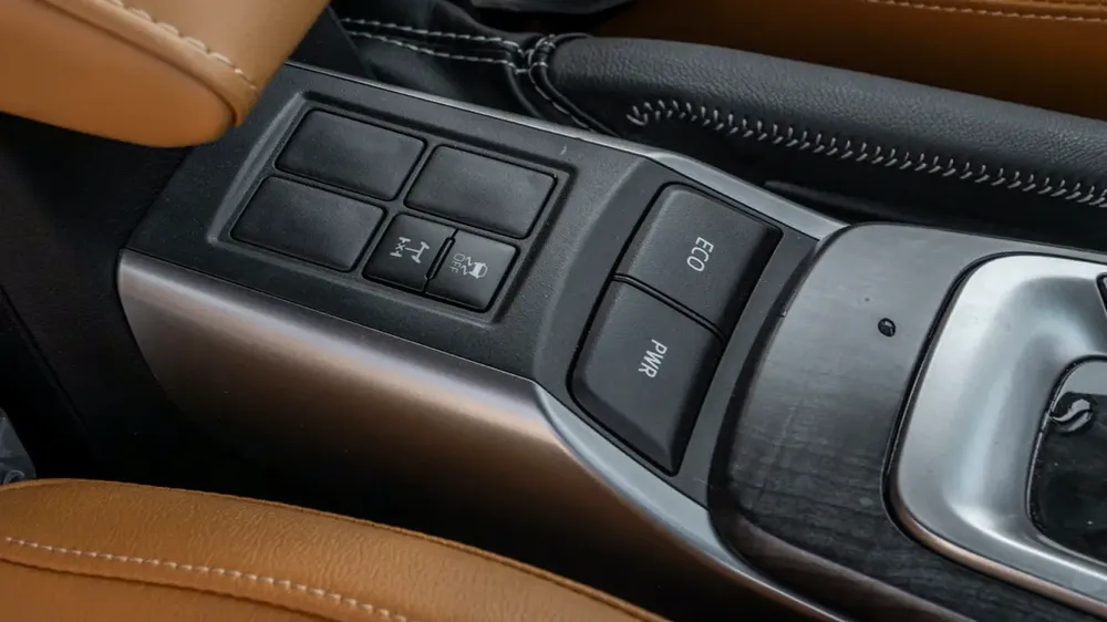 Toyota Fortuner 4.0 FULL OPTION 2025  *EXPORT ONLY* - Image 19