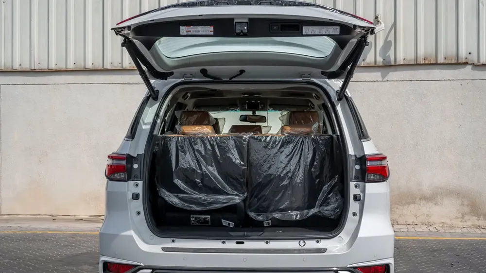 Toyota Fortuner 4.0 FULL OPTION 2025  *EXPORT ONLY* - Image 6