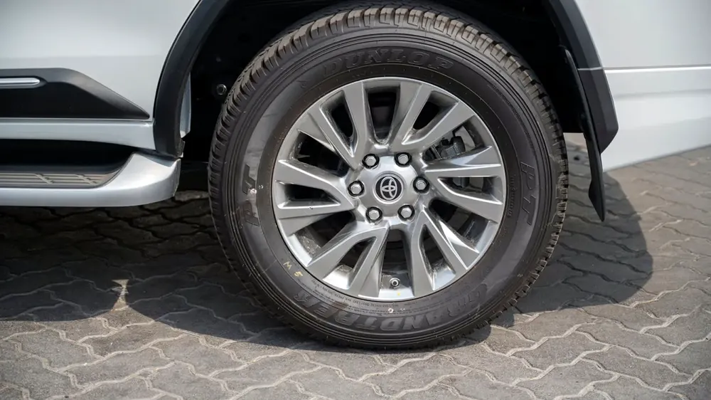 Toyota Fortuner 4.0 FULL OPTION 2025  *EXPORT ONLY* - Image 8