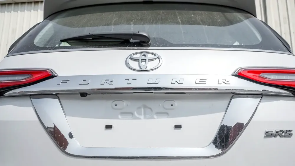Toyota Fortuner 4.0 FULL OPTION 2025  *EXPORT ONLY* - Image 9