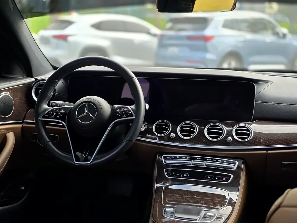 2022 Mercedes-Benz E-Class E 300 AMG | GCC Specs | Pristine Condition - Image 16