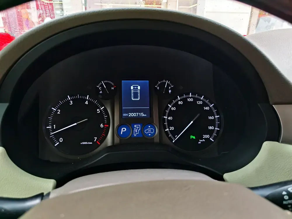 Elegant GX460, full options, white color lady driven - Image 6