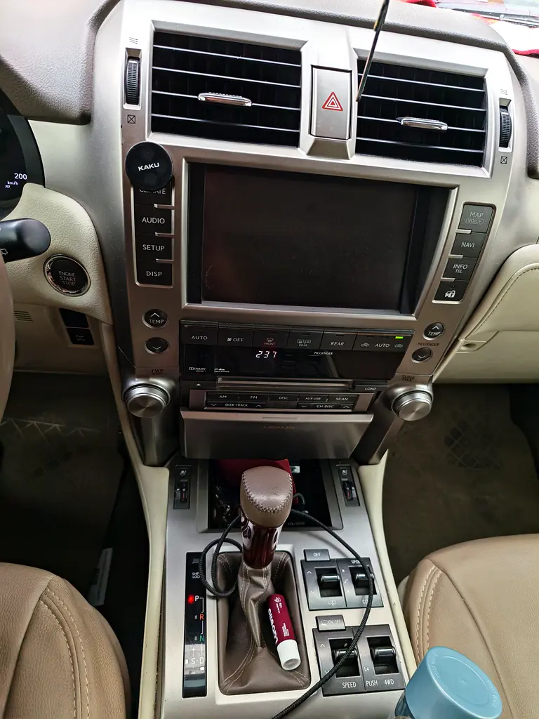 Elegant GX460, full options, white color lady driven - Image 7