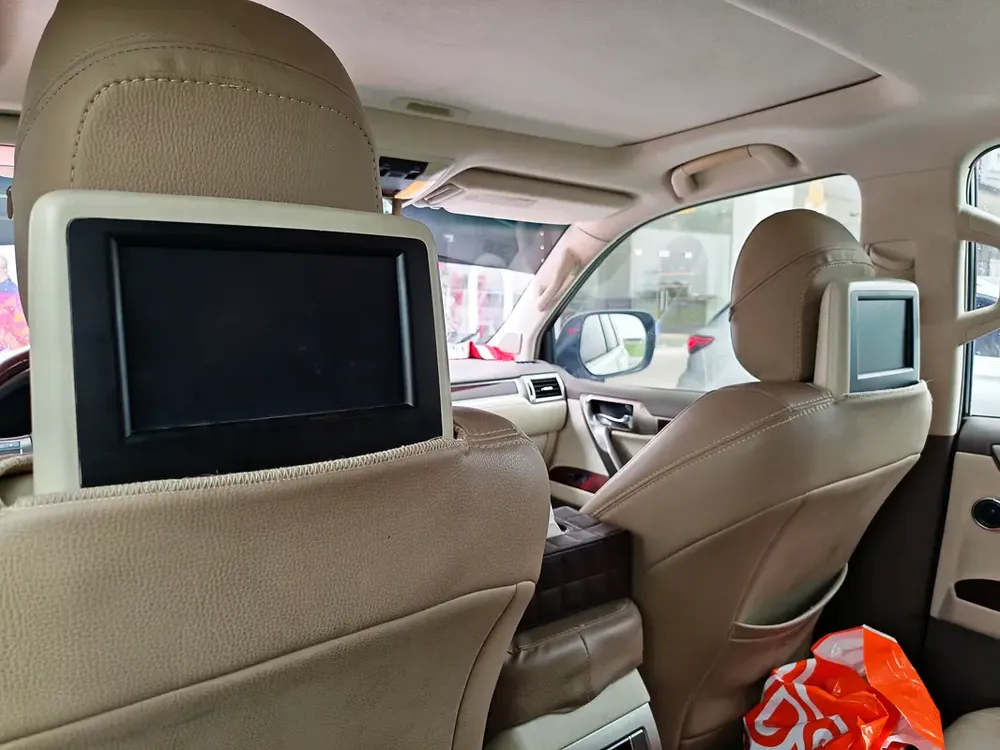 Elegant GX460, full options, white color lady driven - Image 9