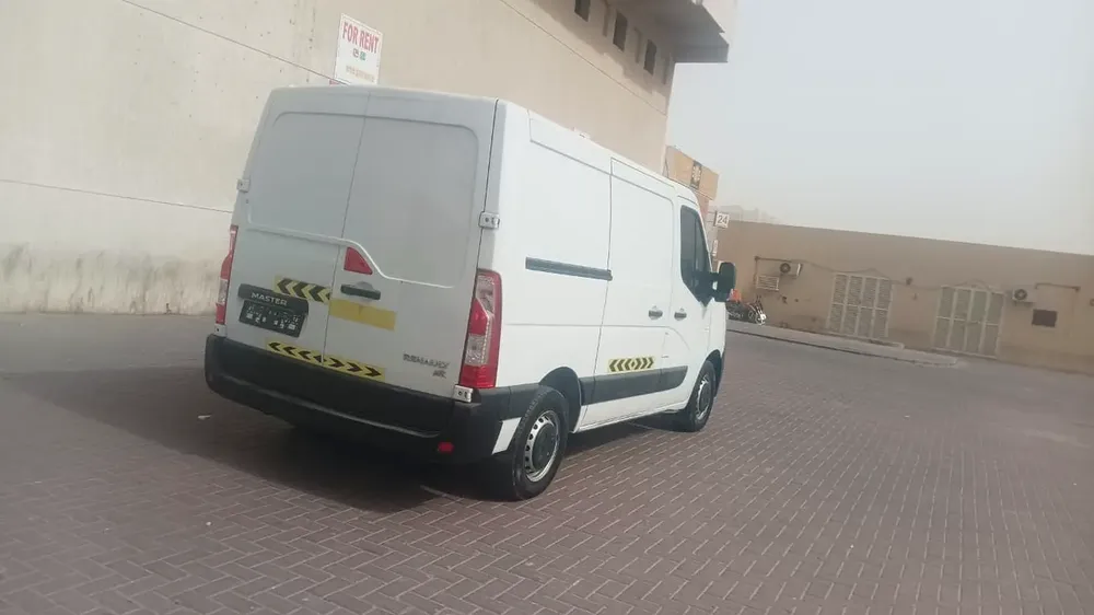 Renault Master 2021 MANUAL GEAR GCC SPECS - Image 4