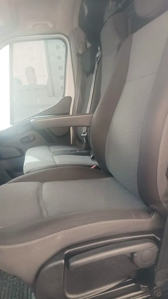 Renault Master 2021 MANUAL GEAR GCC SPECS - Image 8
