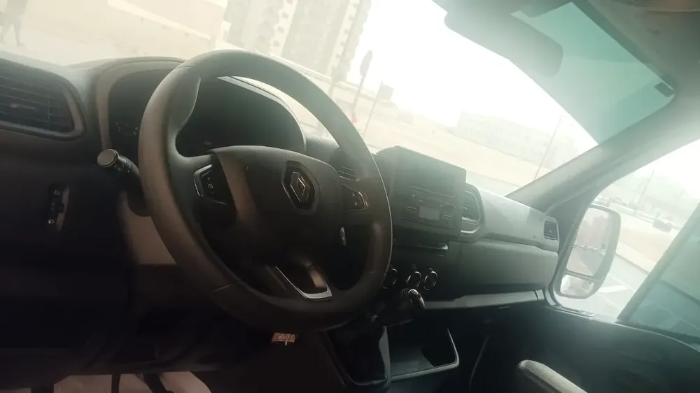 Renault Master 2021 MANUAL GEAR GCC SPECS - Image 9