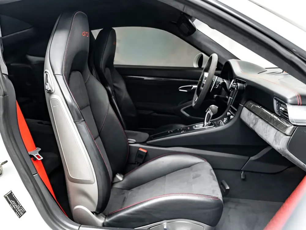 The BEST Ramadan Offer in the UAE - Limited Time, December 2026 Porsche Warranty, Low KMs, GCC - Image 8