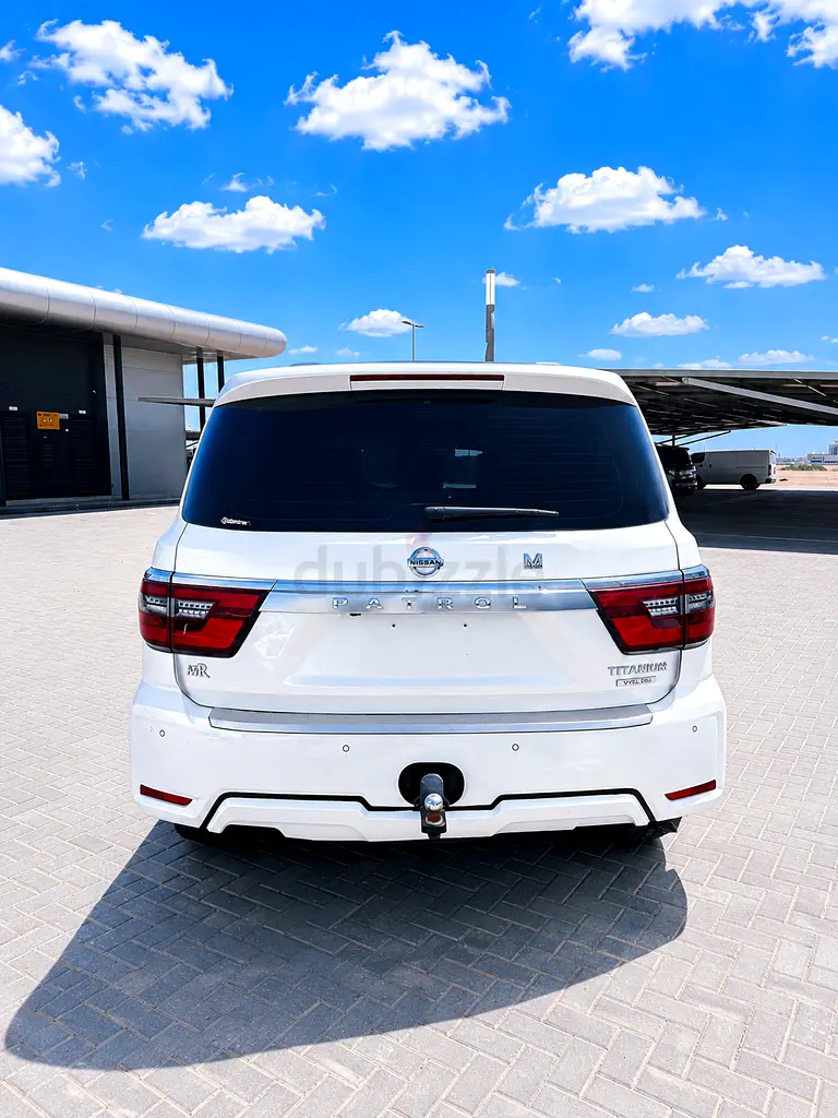 2021 NISSAN PATROL V8 TITANIUM - GCC SPECS - BIG ENGINE - FULL OPTION - Image 6